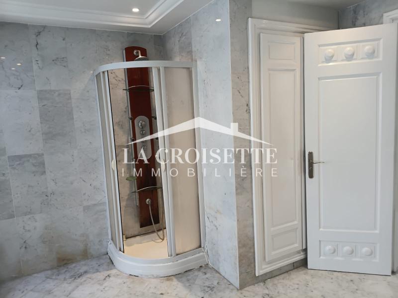 Villa S+6 avec piscine à La Marsa